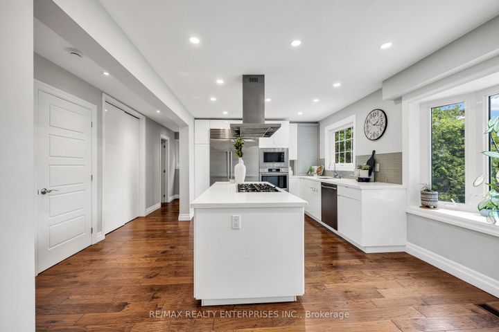 Photo 11 at 1441 Petrie Way, Clarkson, Mississauga