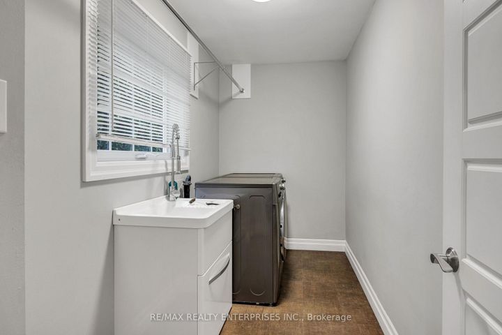 Photo 16 at 1441 Petrie Way, Clarkson, Mississauga