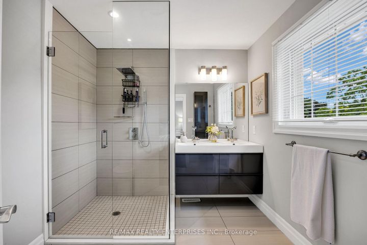 Photo 22 at 1441 Petrie Way, Clarkson, Mississauga