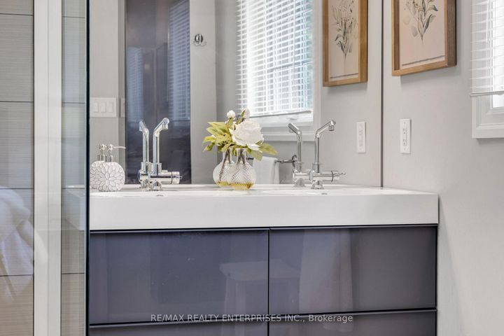 Photo 23 at 1441 Petrie Way, Clarkson, Mississauga