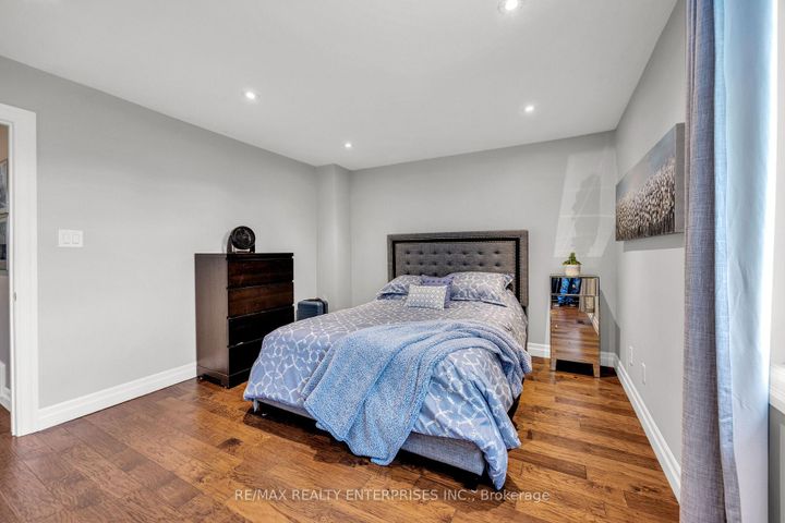 Photo 25 at 1441 Petrie Way, Clarkson, Mississauga