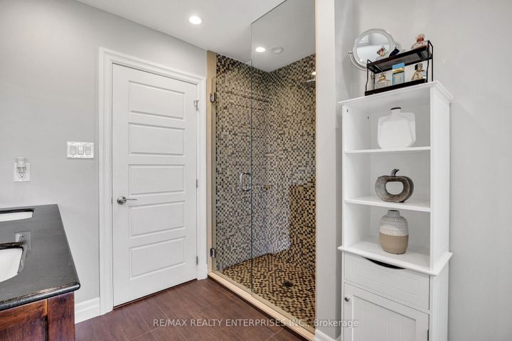 Photo 28 at 1441 Petrie Way, Clarkson, Mississauga