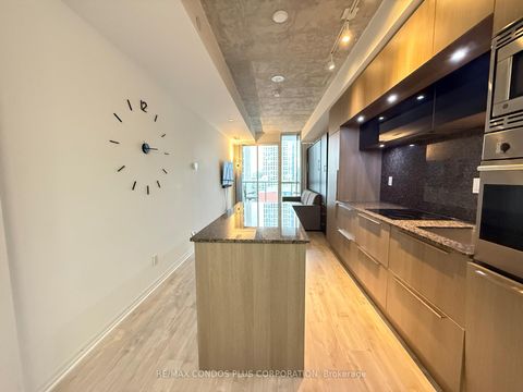 Photo 3 at 2010 - 88 Blue Jays Way, Waterfront Communities C1, Toronto