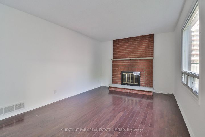 Photo 4 at 18 Dervock Crescent, Bayview Village, Toronto