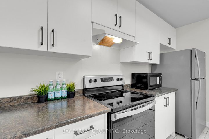 Photo 7 at 221 Clockwork Drive, Northwest Brampton, Brampton