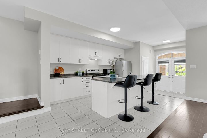 Photo 11 at 221 Clockwork Drive, Northwest Brampton, Brampton