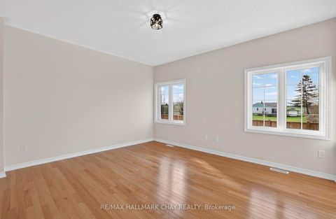 Photo 13 at 119 Cliff Thompson Court, Sutton & Jackson's Point, Georgina