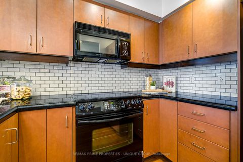 Photo 9 at 315 - 10 Delisle Avenue, St. Clair, Toronto