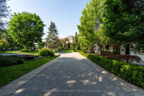 Photo 2 at 58 Buck's Place, East Woodbridge, Vaughan