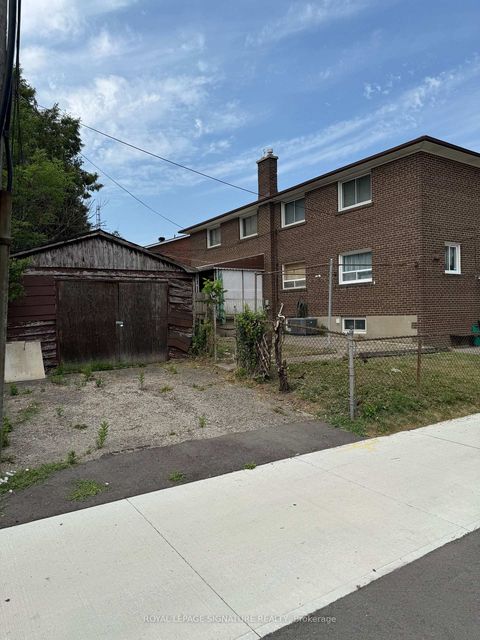 Photo 2 at 67 Stilecroft Drive, York University Heights, Toronto