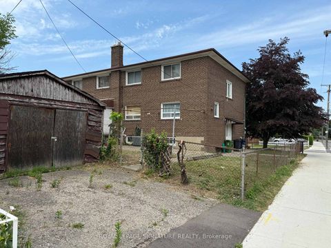 Photo 3 at 67 Stilecroft Drive, York University Heights, Toronto