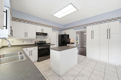 Photo 9 at 15 Treegrove Circle, Hills of St Andrew, Aurora