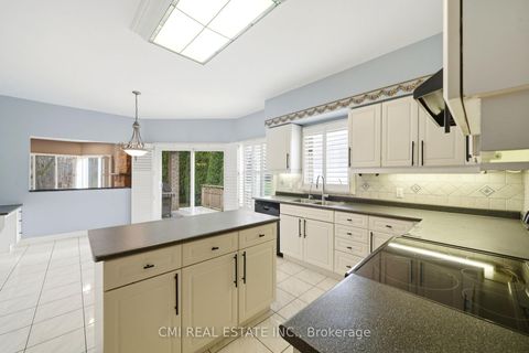 Photo 13 at 15 Treegrove Circle, Hills of St Andrew, Aurora