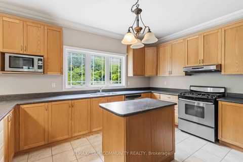 Photo 8 at 40 Hunterwood Chase, Rural Vaughan, Vaughan