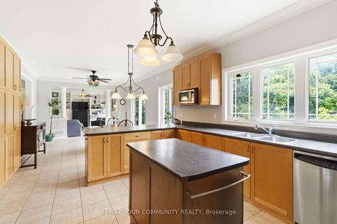 Photo 9 at 40 Hunterwood Chase, Rural Vaughan, Vaughan