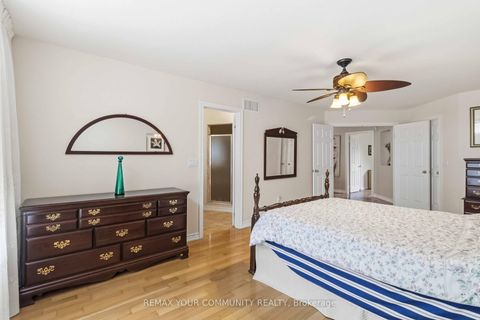 Photo 22 at 40 Hunterwood Chase, Rural Vaughan, Vaughan