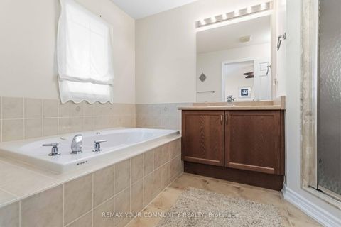 Photo 23 at 40 Hunterwood Chase, Rural Vaughan, Vaughan