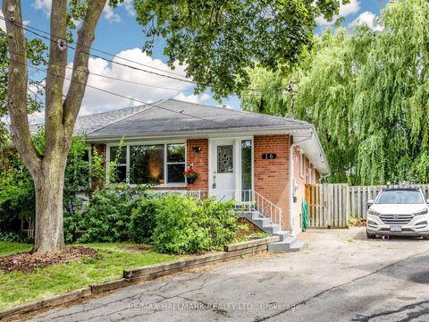Photo 1 at 16 Dunboyne Court, Branson, Toronto