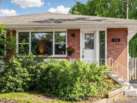 Photo 2 at 16 Dunboyne Court, Branson, Toronto