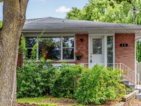 Photo 4 at 16 Dunboyne Court, Branson, Toronto