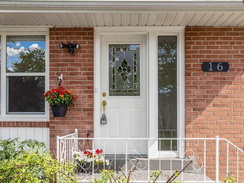 Photo 5 at 16 Dunboyne Court, Branson, Toronto