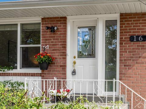 Photo 7 at 16 Dunboyne Court, Branson, Toronto