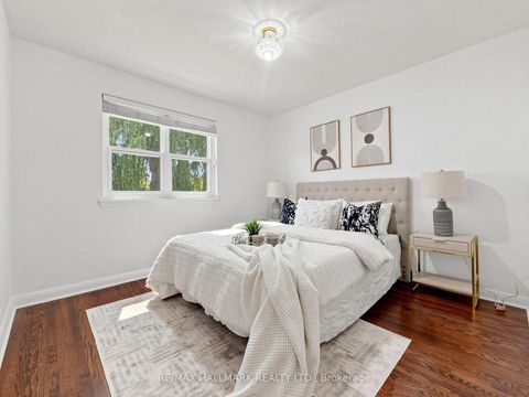 Photo 32 at 16 Dunboyne Court, Branson, Toronto