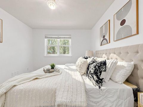 Photo 33 at 16 Dunboyne Court, Branson, Toronto