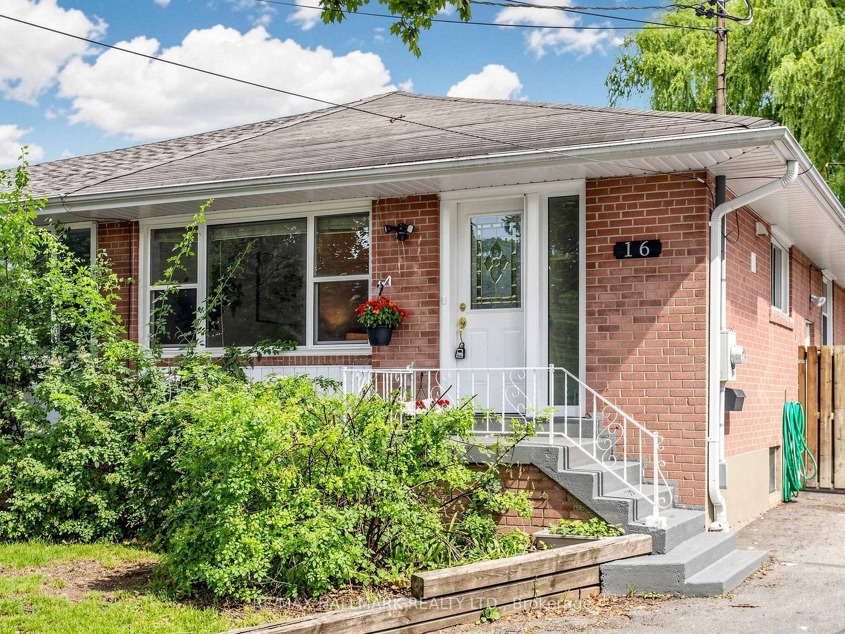 16 Dunboyne Court, Branson, Toronto 