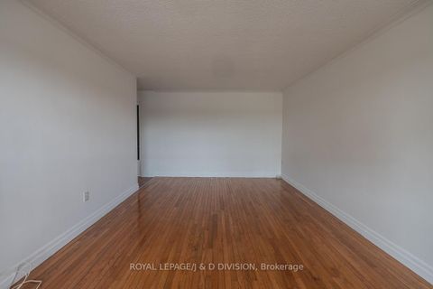 Photo 4 at 716 - 660 Eglinton Avenue W, Forest Hill North, Toronto