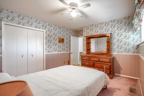 Photo 21 at 24 - 94 George Henry Boulevard, Henry Farm, Toronto