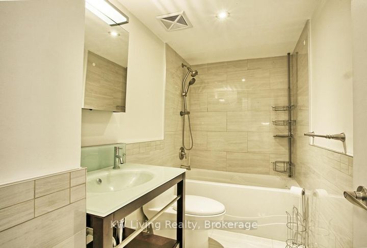 Photo 10 at PH13 - 650 Sheppard Avenue E, Bayview Village, Toronto