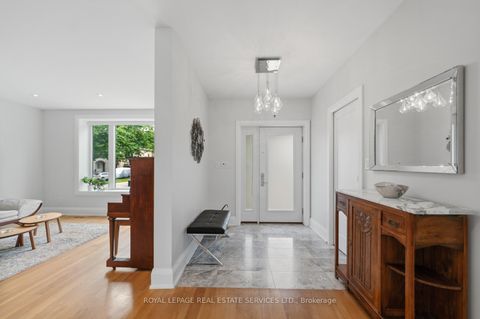 Photo 3 at 8 Firwood Crescent, Rosethorn, Toronto