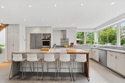 Photo 10 at 8 Firwood Crescent, Rosethorn, Toronto