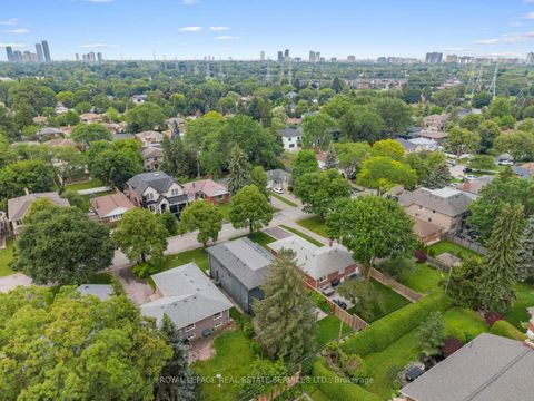 Photo 43 at 8 Firwood Crescent, Rosethorn, Toronto