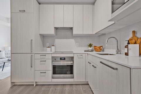 Photo 6 at 172 - 67 Curlew Drive, Donalda, Toronto
