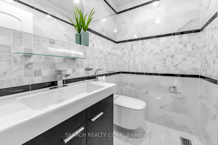 Photo 11 at 1421 Watersedge Road, Clarkson, Mississauga
