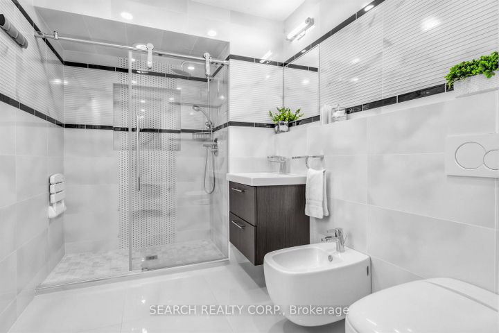 Photo 23 at 1421 Watersedge Road, Clarkson, Mississauga