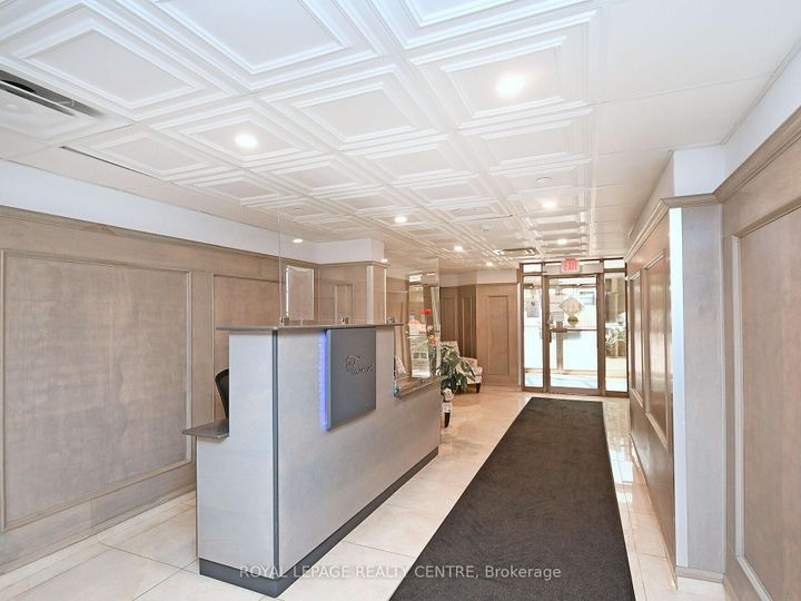Photo 2 at 807 - 25 Fairview Road W, Fairview, Mississauga