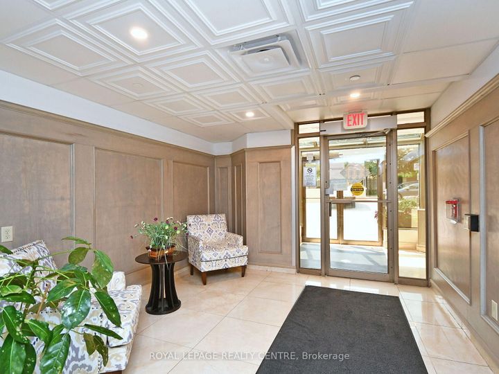 Photo 3 at 807 - 25 Fairview Road W, Fairview, Mississauga