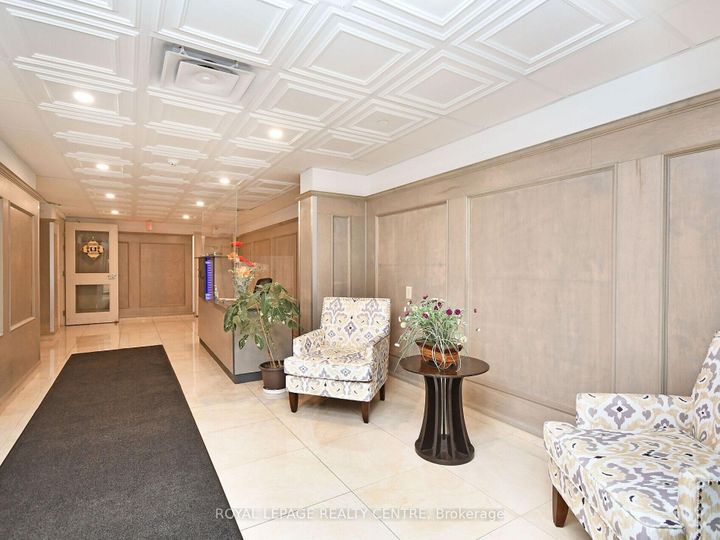 Photo 4 at 807 - 25 Fairview Road W, Fairview, Mississauga