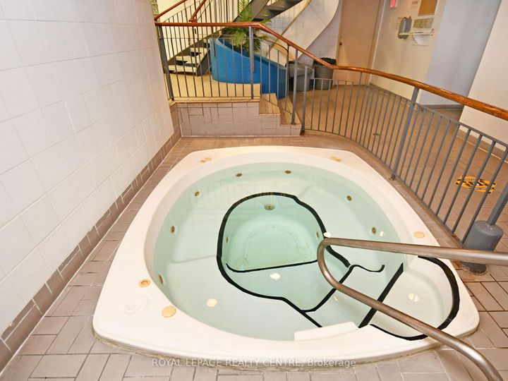 Photo 8 at 807 - 25 Fairview Road W, Fairview, Mississauga