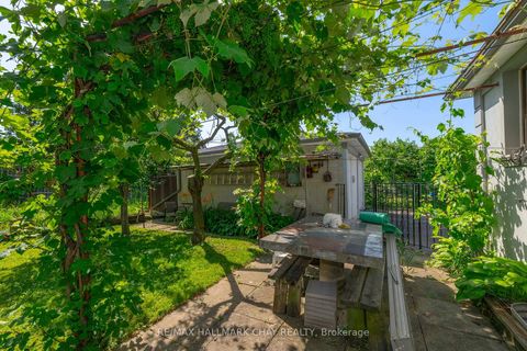 Photo 2 at 23 Chappel Hill Road, CFB, Toronto