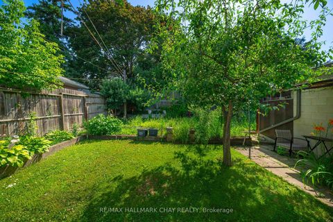 Photo 3 at 23 Chappel Hill Road, CFB, Toronto