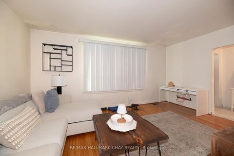 Photo 9 at 23 Chappel Hill Road, CFB, Toronto
