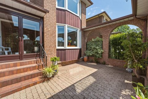 Photo 2 at 51 Sugarbush Square, Highland Creek, Toronto
