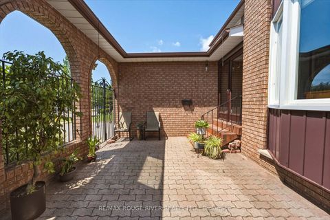 Photo 3 at 51 Sugarbush Square, Highland Creek, Toronto