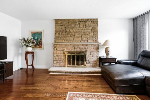 Photo 16 at 51 Sugarbush Square, Highland Creek, Toronto