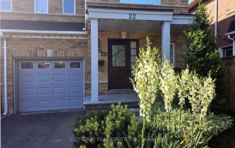 Photo 2 at 22 Windom Road, Flemingdon Park, Toronto