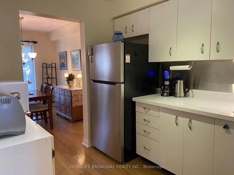 Photo 5 at 26 - 517 Jack Giles Circle, Summerhill Estates, Newmarket